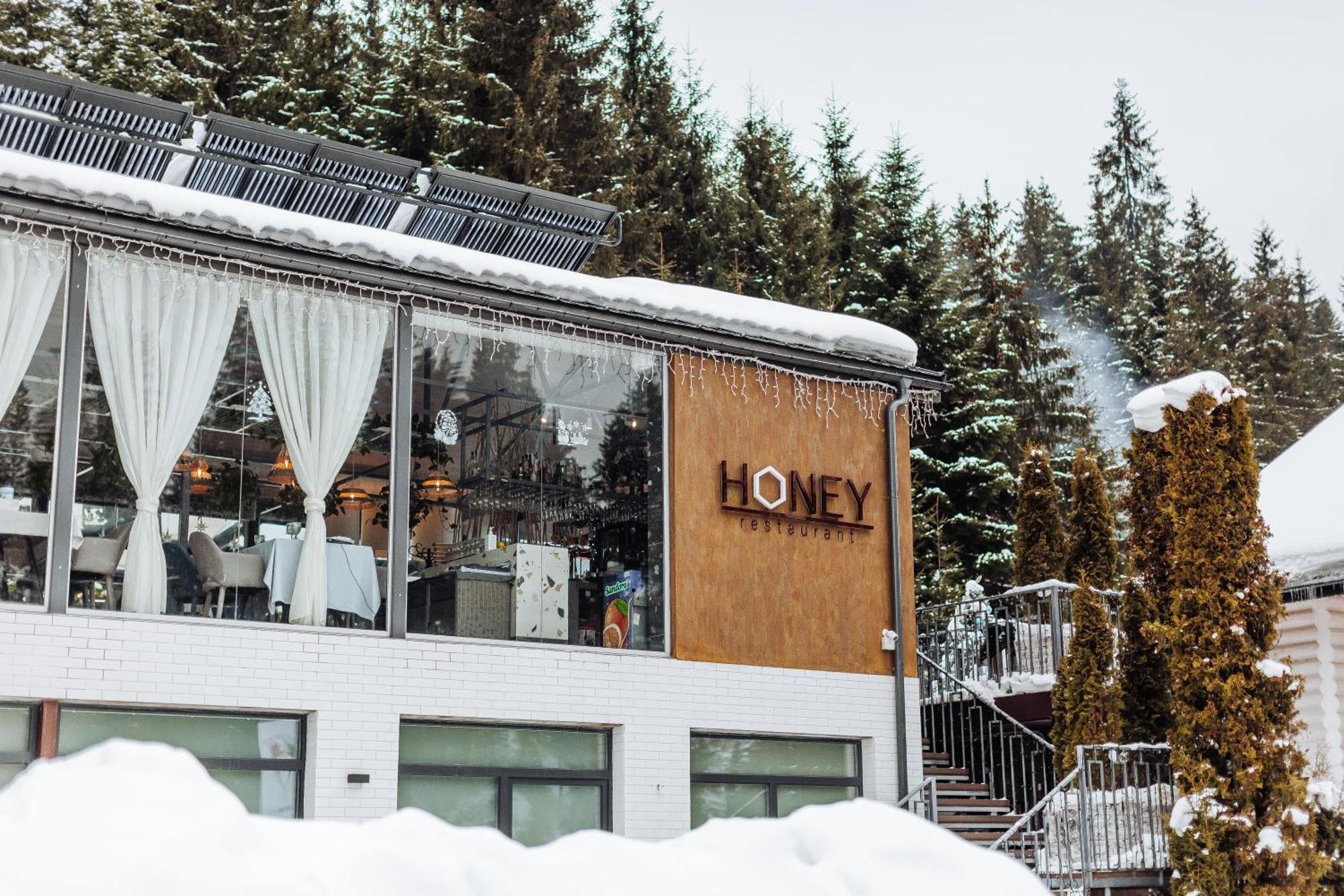Hotel Vedmezhyi Dvir บูโคเวล ภายนอก รูปภาพ