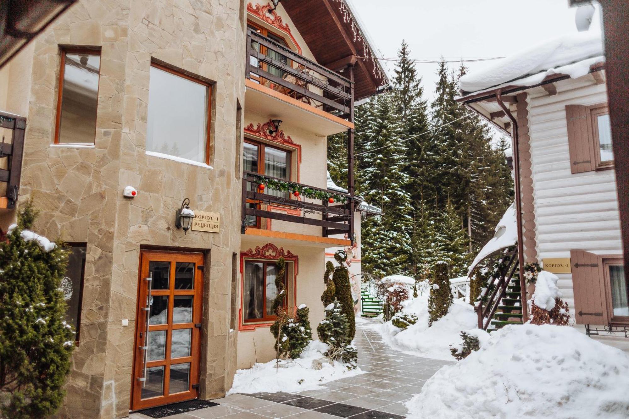 Hotel Vedmezhyi Dvir บูโคเวล ภายนอก รูปภาพ