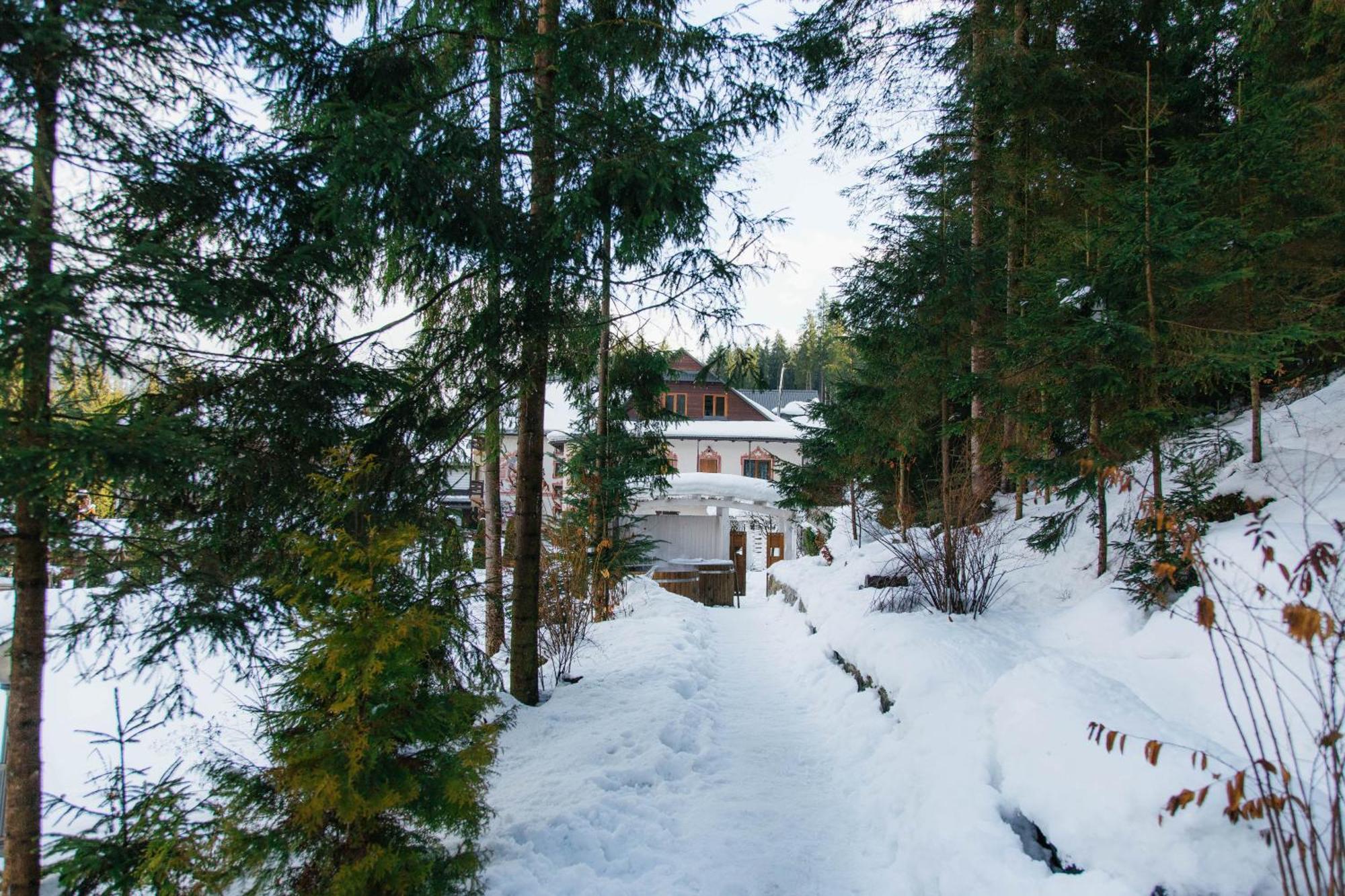 Hotel Vedmezhyi Dvir บูโคเวล ภายนอก รูปภาพ