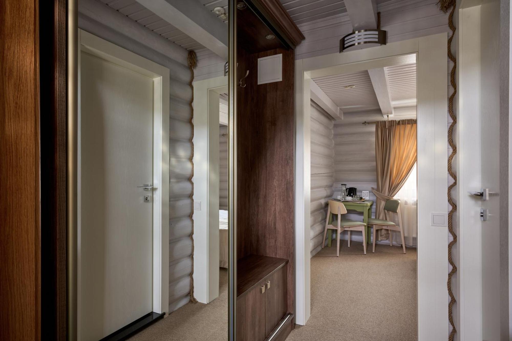 Hotel Vedmezhyi Dvir บูโคเวล ภายนอก รูปภาพ