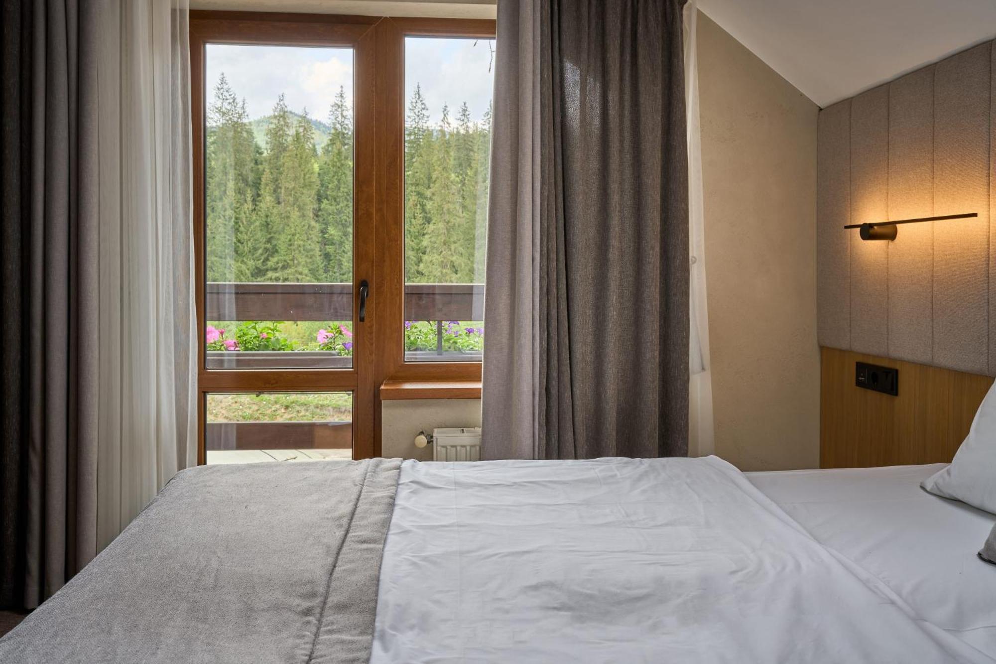 Hotel Vedmezhyi Dvir บูโคเวล ภายนอก รูปภาพ